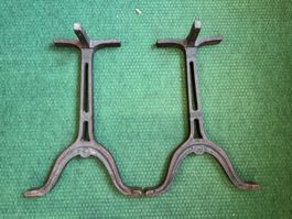 Horgenglarus Tischbeine aus Gusseisen