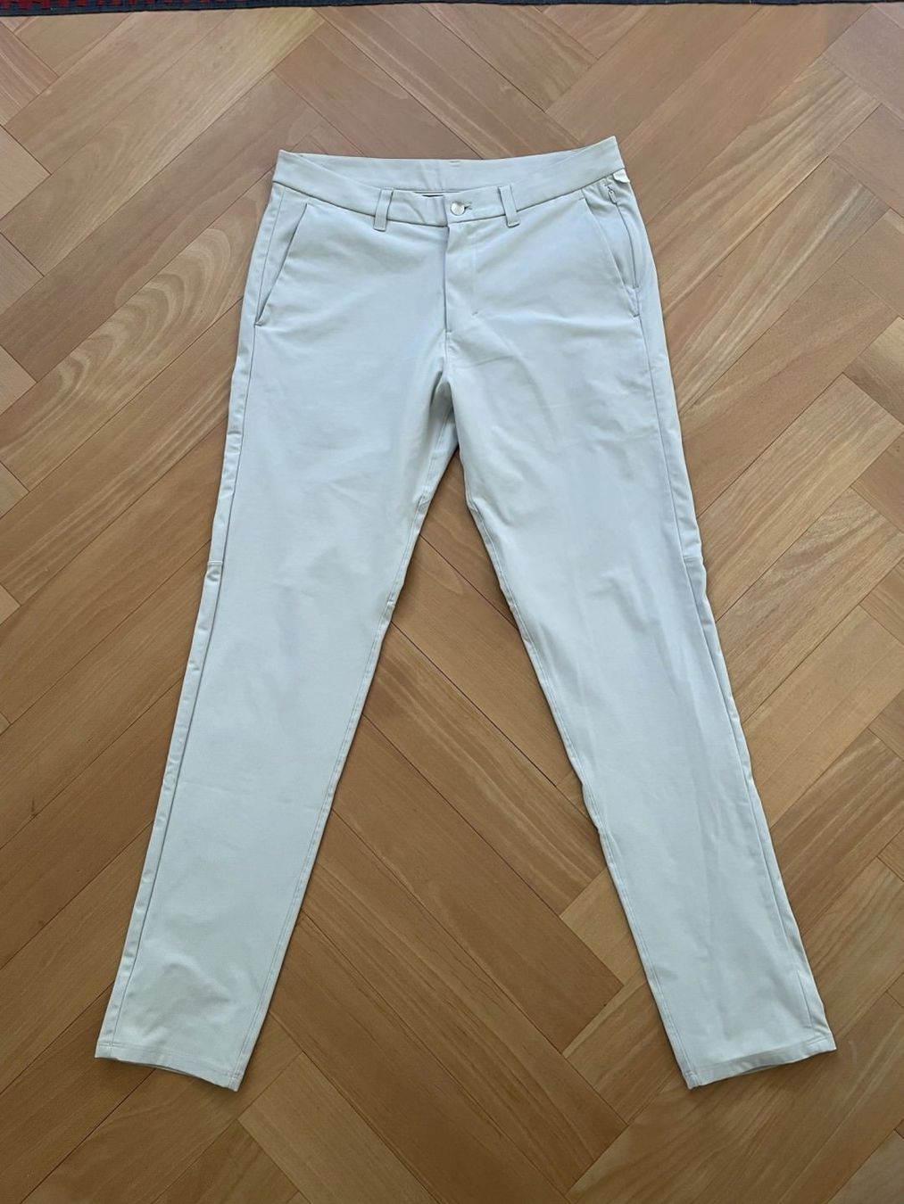 Lululemon Hosen: Golfhose Lululemon – Gebraucht aus Zürich von pba_original