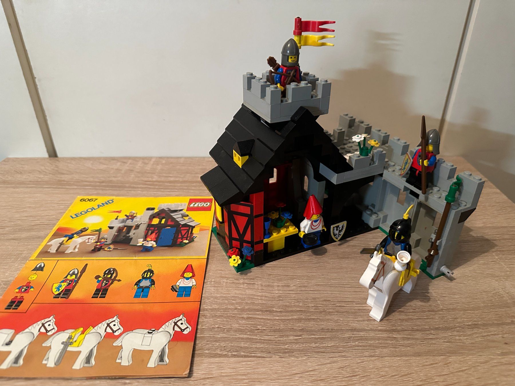 Lego Baukästen: LEGO Ritter 6067 Guarded Inn – Gebraucht aus Basel von Don-Angel