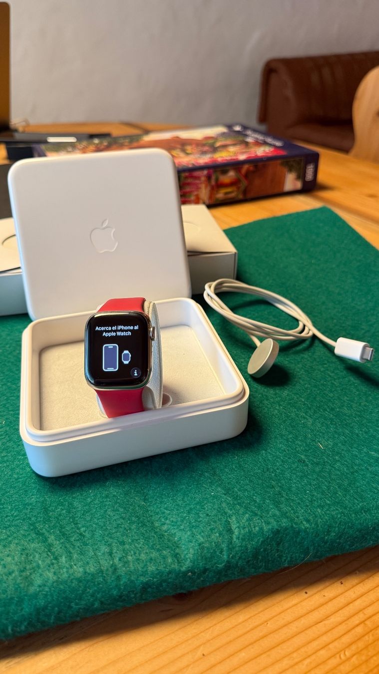 Apple Smartwatch: Apple Watch Edelstahl/Stainless, Series 8, 41mm – Gebraucht aus Gstaad von suecom 1