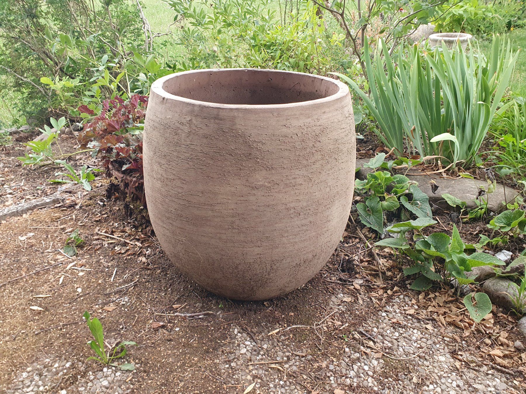 Pots de fleurs: Grosses Pflanzgefäss aus Terracotta – D'occasion à Steffisburg par C.Kreuzer