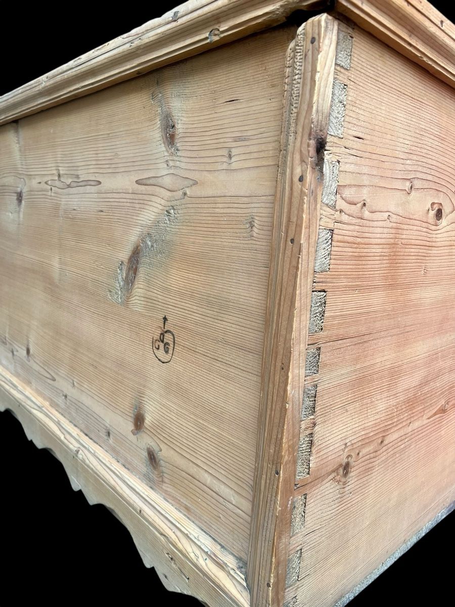 Truhen: Schöne, einfache Tannenholz Truhe aus dem Engadin – Gebraucht aus Ottikon von san_w99n 5