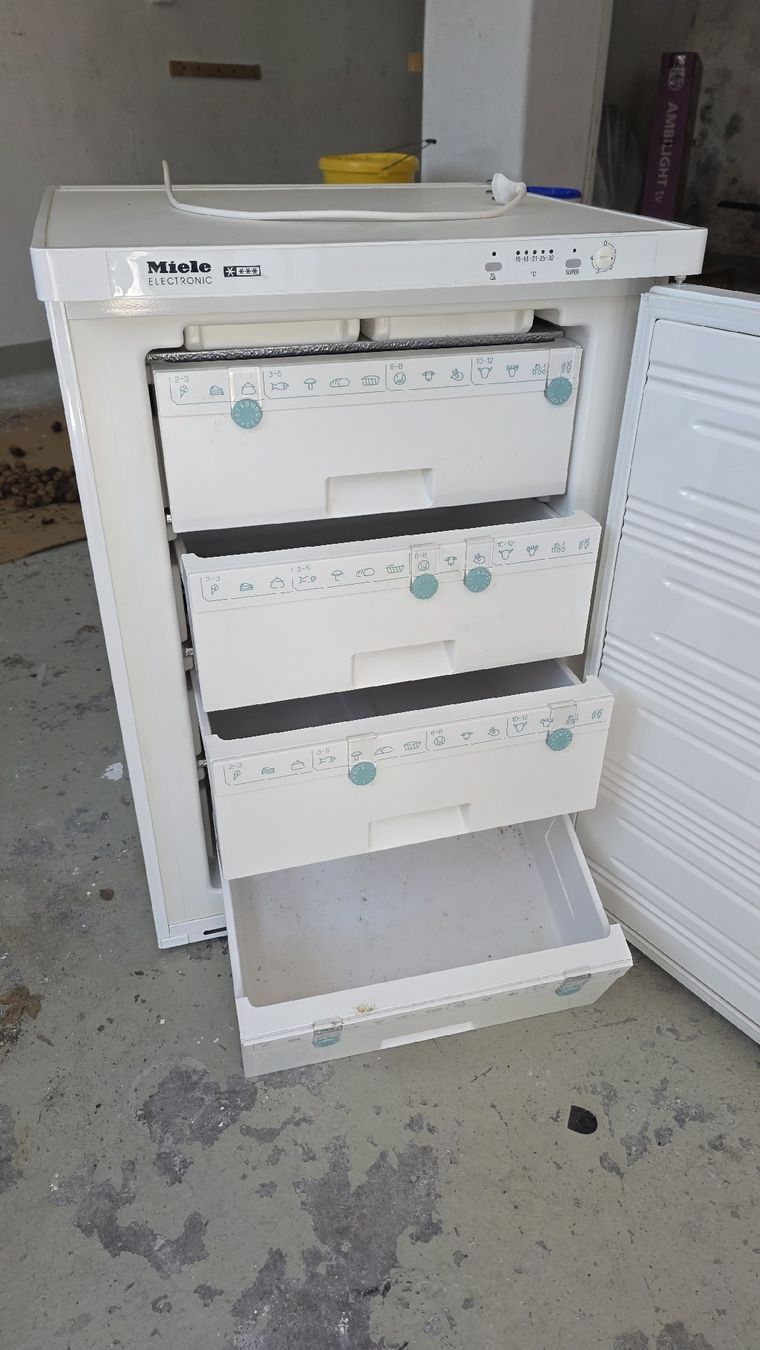 Congélateurs: Gefrierschrank Miele – D'occasion à Döttingen par vss_9sp7 3