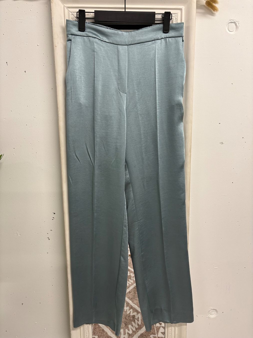 Mango Pantaloni: Mango Hose aus Satin, hellblau Gr. S – Nuovo (secondo la descrizione) da Regensdorf venduto da secondchancefashion 1