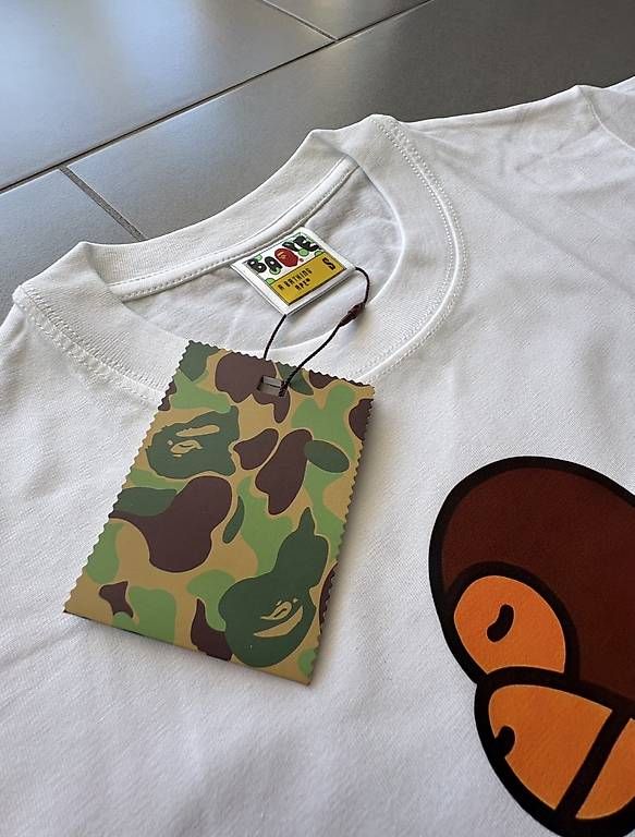 T-shirts: Bape tshirt S  – Neuf avec emballage d'origine à Liestal par Adriennsely 1