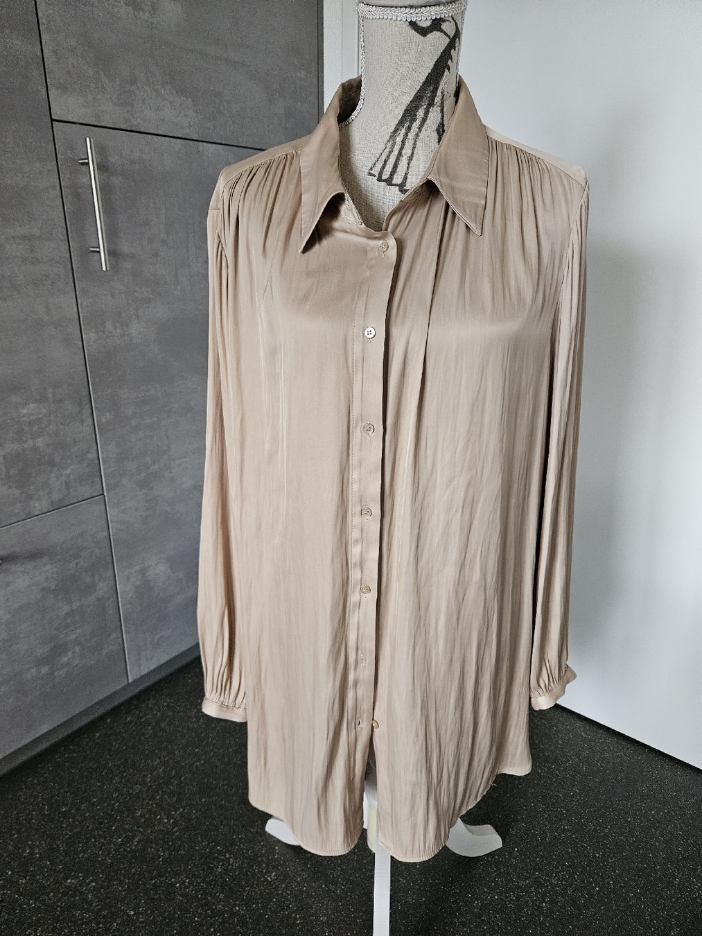 Opus Camicette: OPUS Bluse Hemd oversize Gr 44 Beige seidiger Fall – Nuovo (secondo la descrizione) da Anwil venduto da tamoos