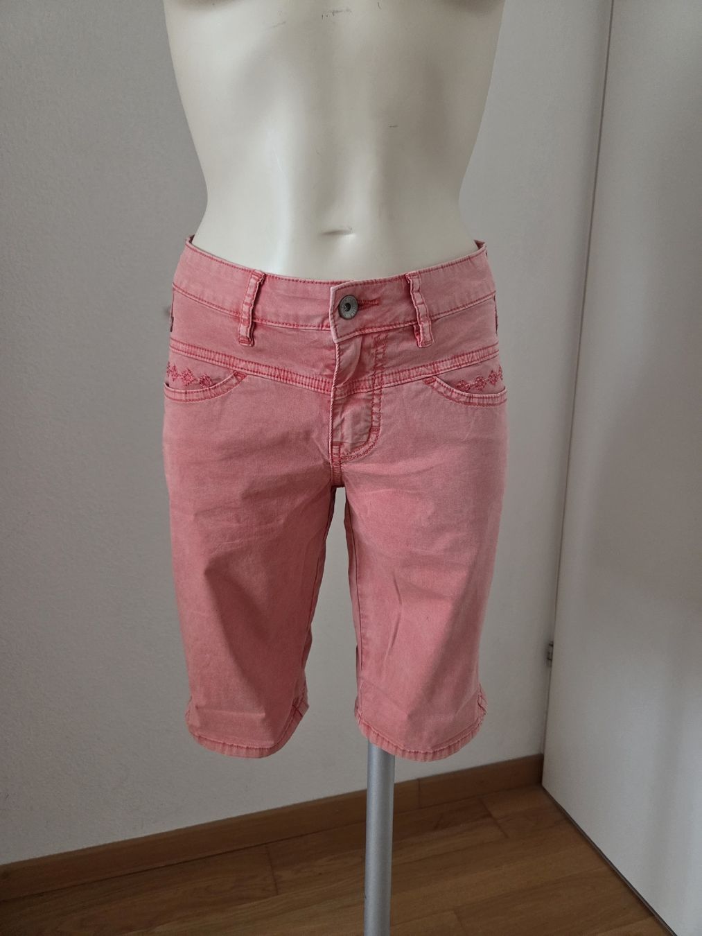 Nile Pantaloni: Nile Shorts – Nuovo (secondo la descrizione) da Luzern venduto da asmele2
