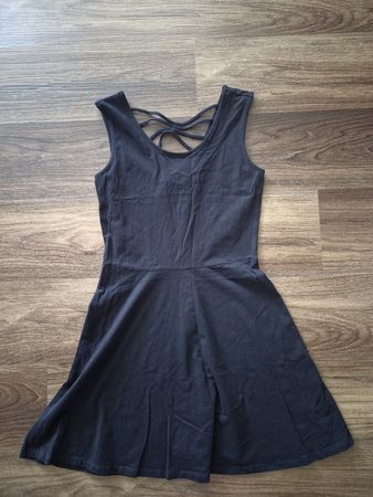 Schwarzes Sommerkleid mit Kreuz-Rücken-Detail, Grösse L