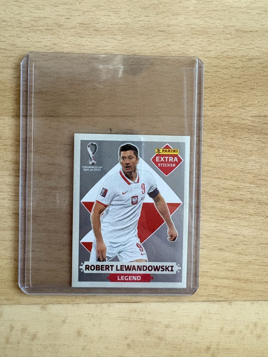 Panini Carte collezionabili: Panini WM 2022 Extra Sticker Robert Lewandowski Silber – Nuovo (secondo la descrizione) da Wünnewil venduto da VinRa