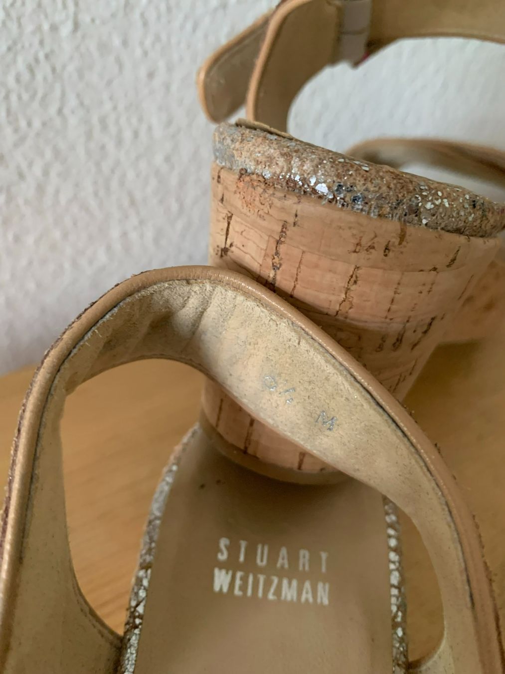 Stuart Weitzman Damenschuhe: STUART WEITZMAN: Silberfarbene Leder-Sandale, Kork-Sohle, 37 – Gebraucht aus Luzern von paulablue 6