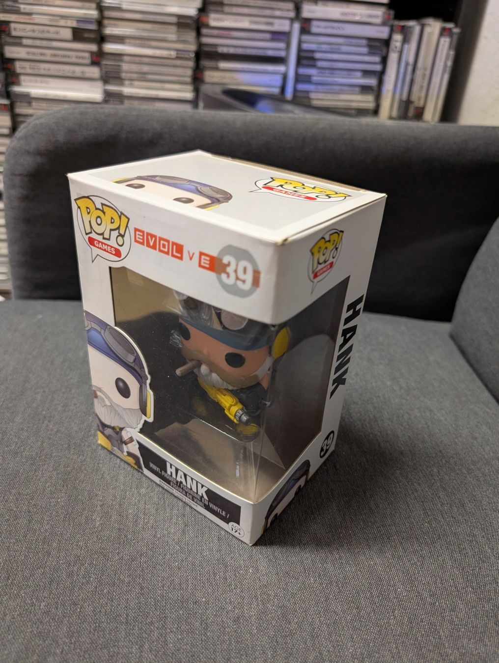 Funko Statuette: Funko pop evolve 39 Hank – Usato da Giubiasco venduto da Ticinerd