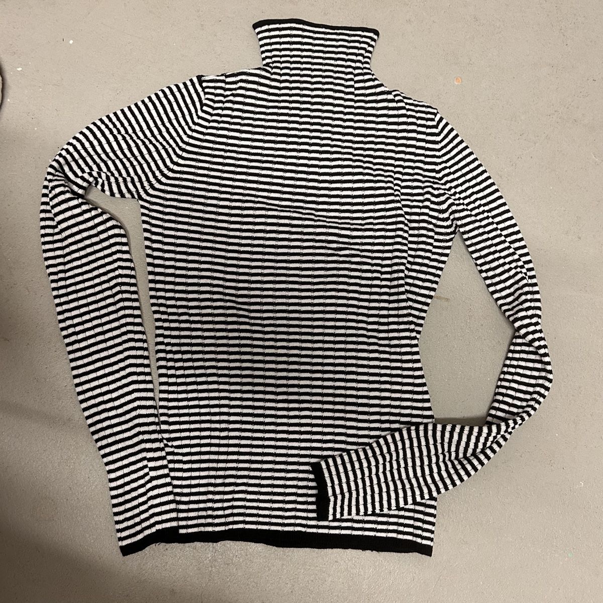 Bershka Top: Long sleeve turtleneck striped black and white – Usato da Glattbrugg venduto da Lara_G06