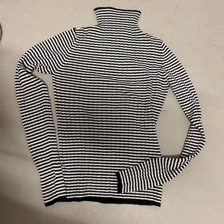 Long sleeve turtleneck striped black and white