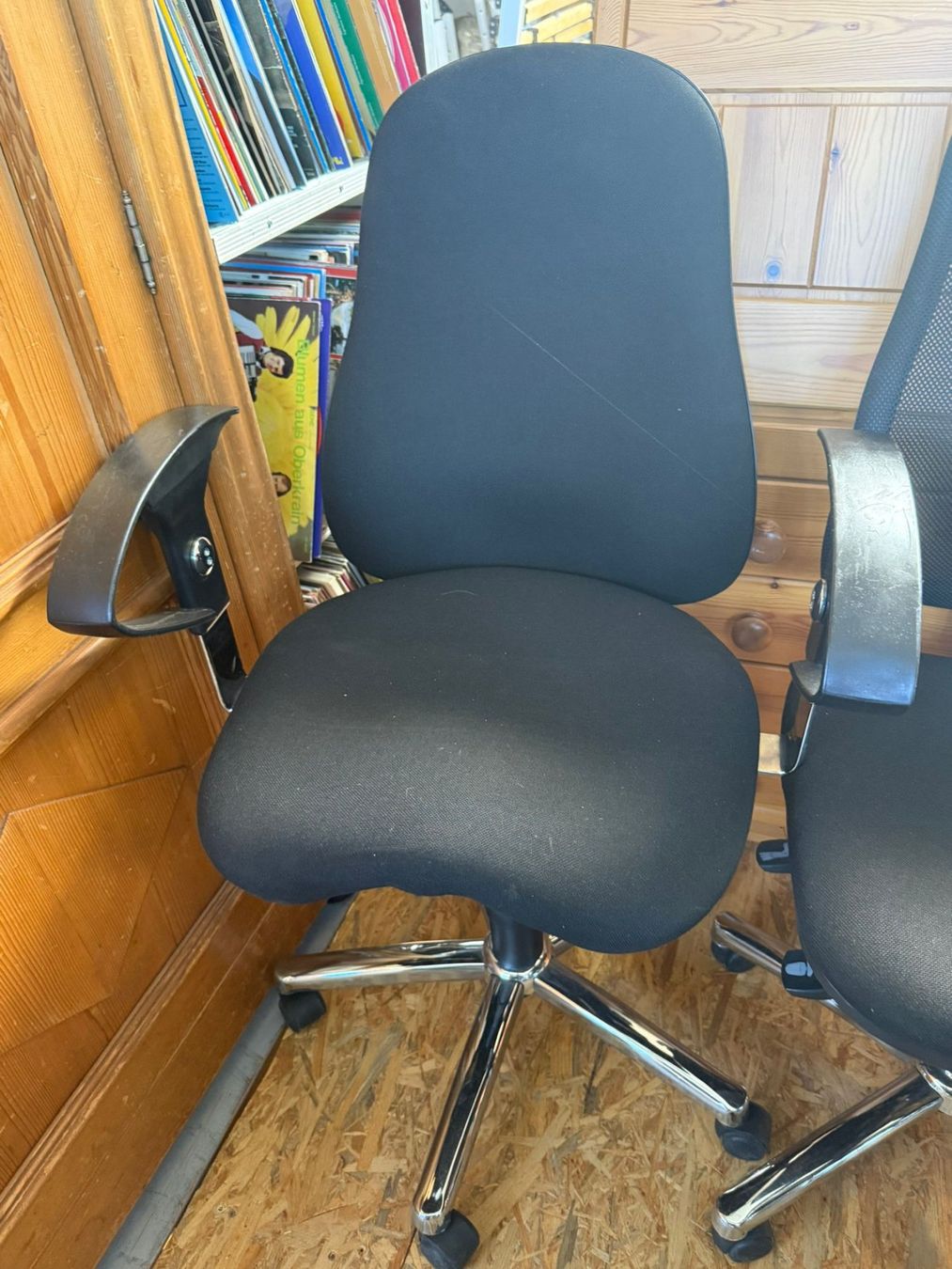 Chaises roulantes: Bürostuhl – D'occasion à Dietikon par arj_lrs8