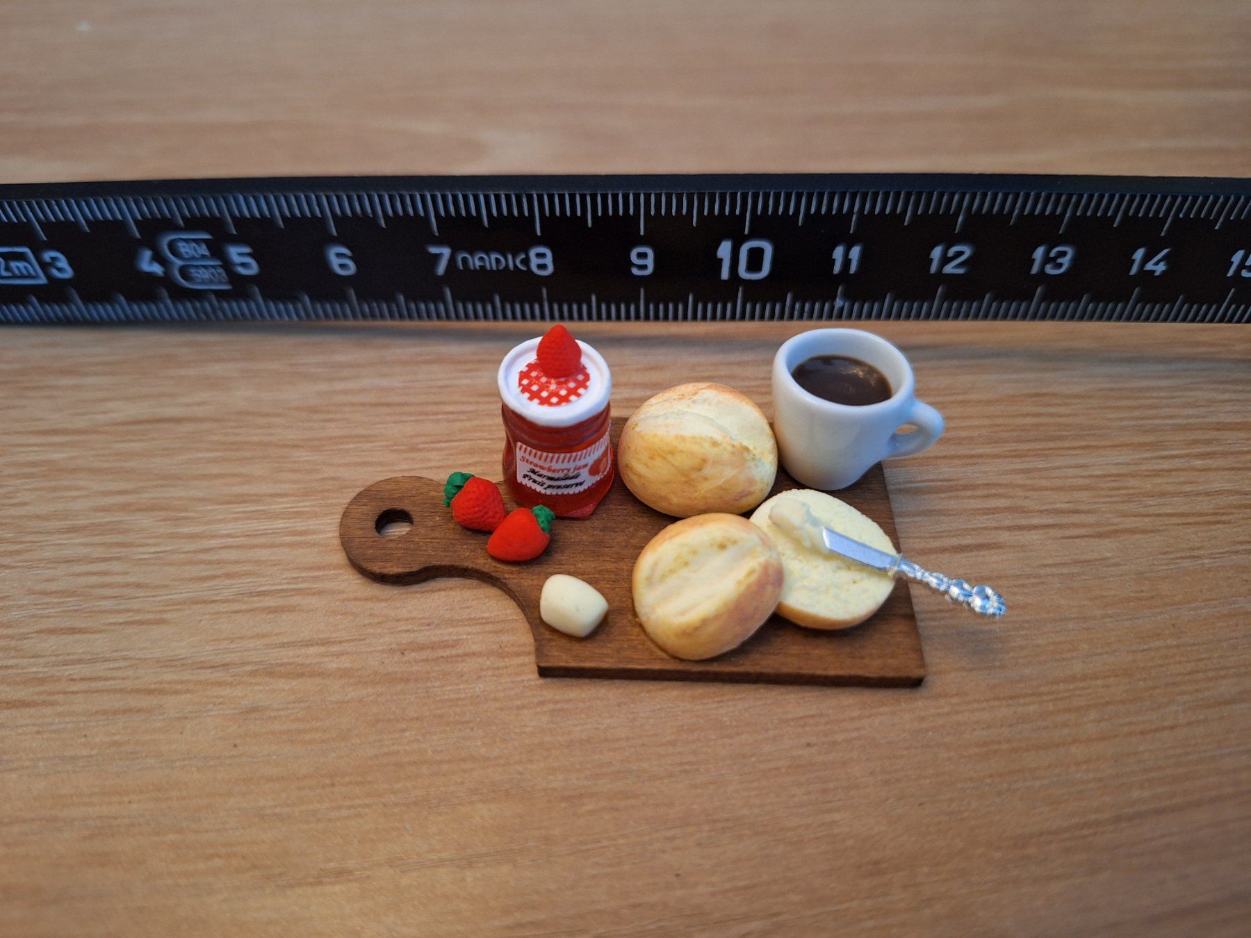 Case e mobili per bambole: Handmade Frühstücksbrett – Nuovo (secondo la descrizione) da Zürich venduto da HandmadeTinyFood 1