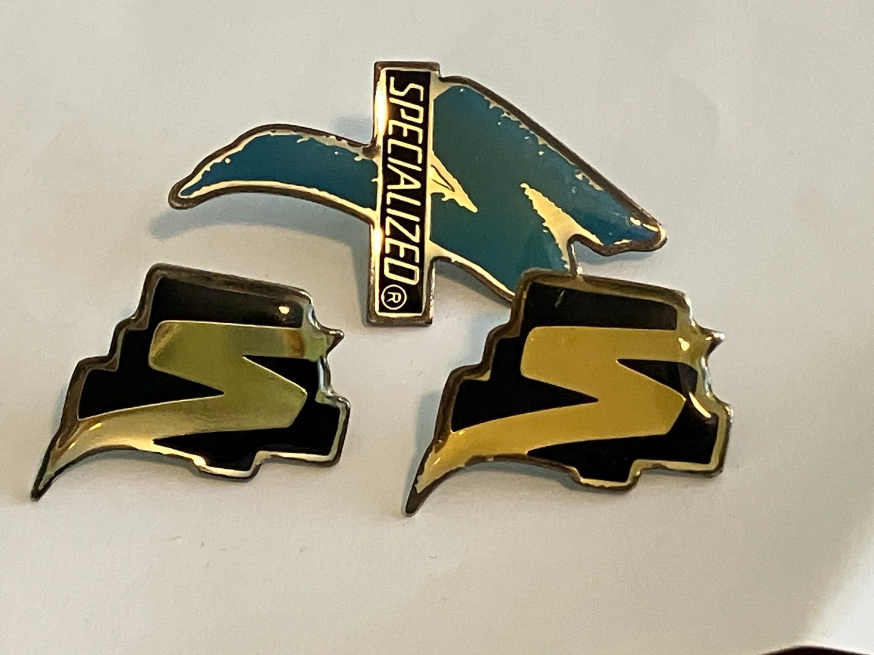 Placchette & Badge: 3 Pin Specialized Works – Usato da Basel venduto da djwwpp
