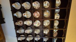 ensemble de tasses en porcelaine numérotées + armoire