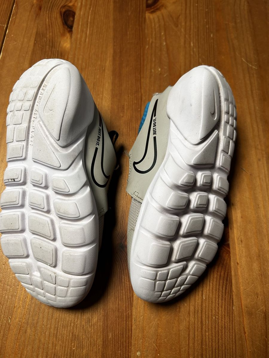Scarpe per ragazzi: Kinder Hallenschuhe Nike – Usato da Ostermundigen venduto da Tlue22 1