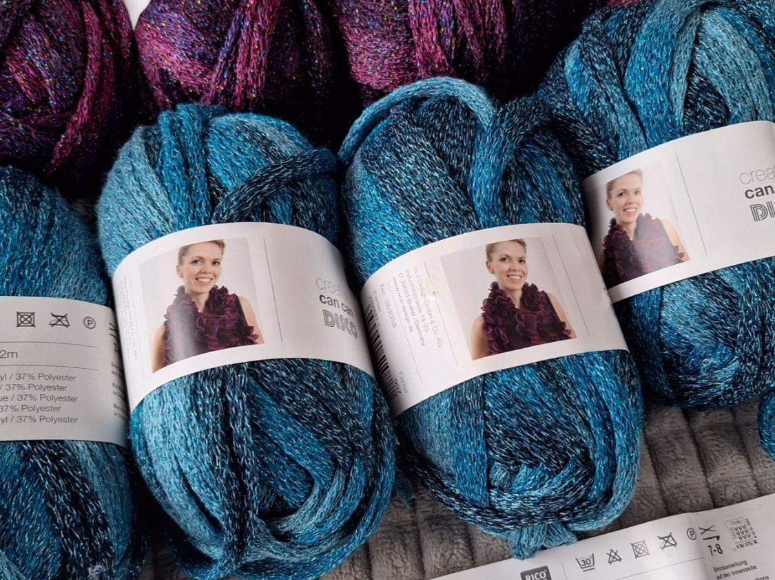Lana: 900 GRAMM STRICKWOLLE – Nuovo (secondo la descrizione) da Huttwil venduto da Kunterbuntli