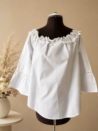 Romantische Off-Shoulder Bluse von Amelie – Größe M speziell