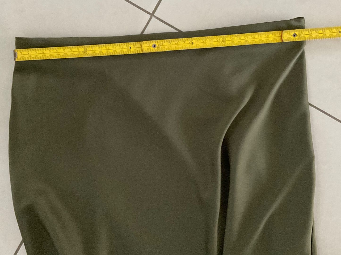 H&M Röcke: A-Linien-Satin Rock - oliv 42 – Gebraucht aus Zufikon von AGLAOPHOTIS 3