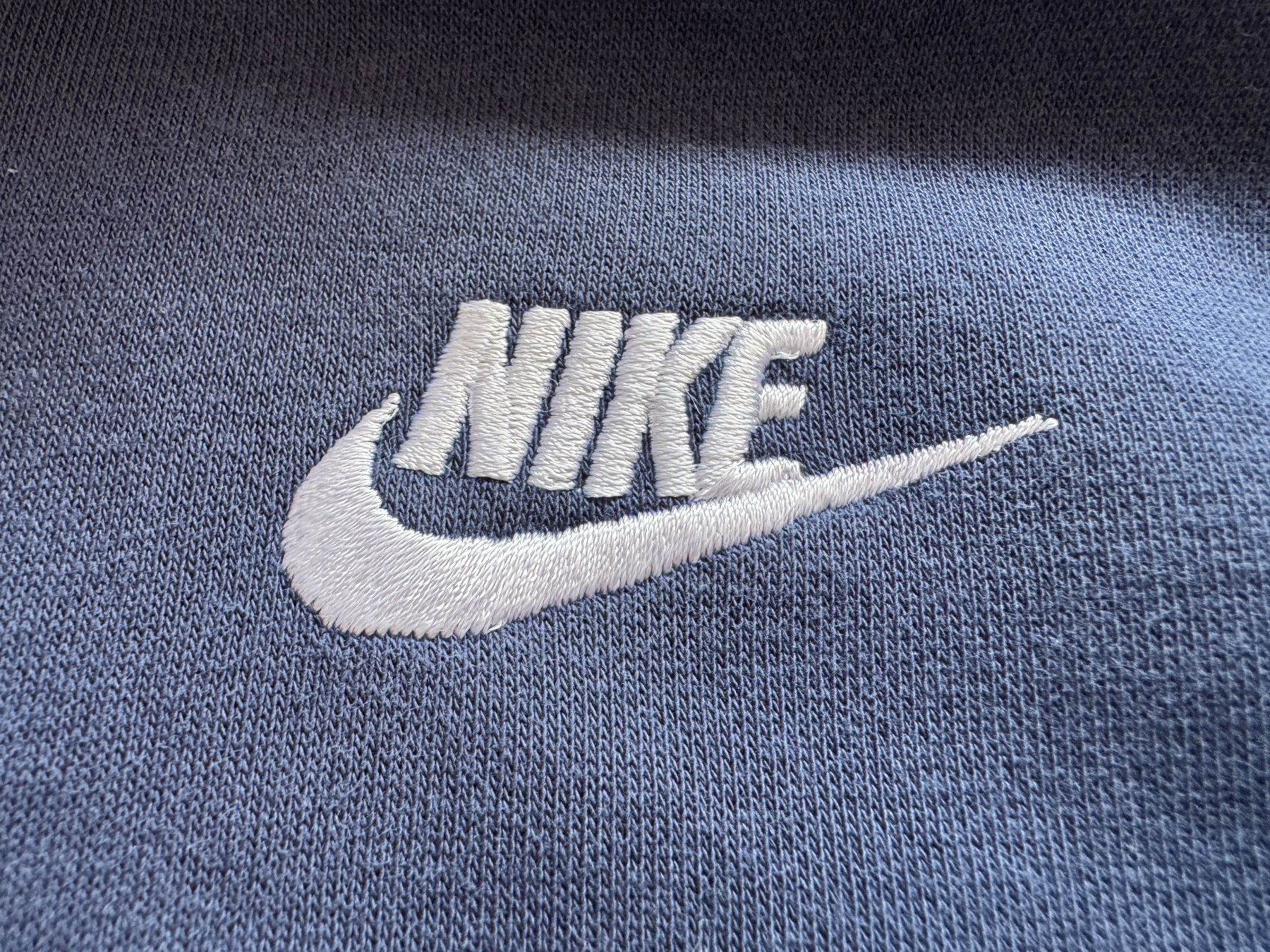 Nike Pullover & Sweatshirts: Nike Sweatshirt hoodie pullover Size S embroidered logo – Gebraucht aus Neuchâtel von _Easy_to_Find_ 1