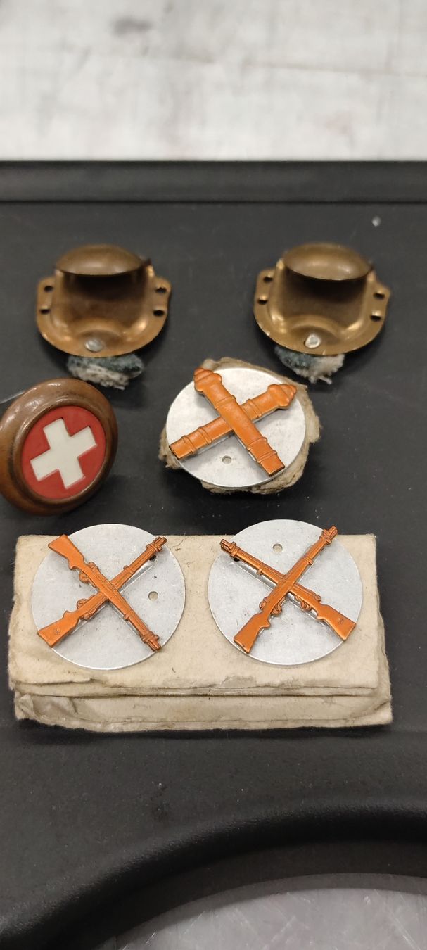 Sonstige Antiquitäten & Kunst: Wappen und andere Schweizer Armee – Gebraucht aus Cama von anto_a
