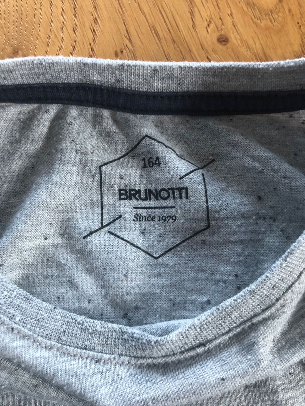 Brunotti Camicie, T-shirt & Polo: T-SHIRT BRUNOTTI 164 grau – Usato da Wattwil venduto da jopara 1