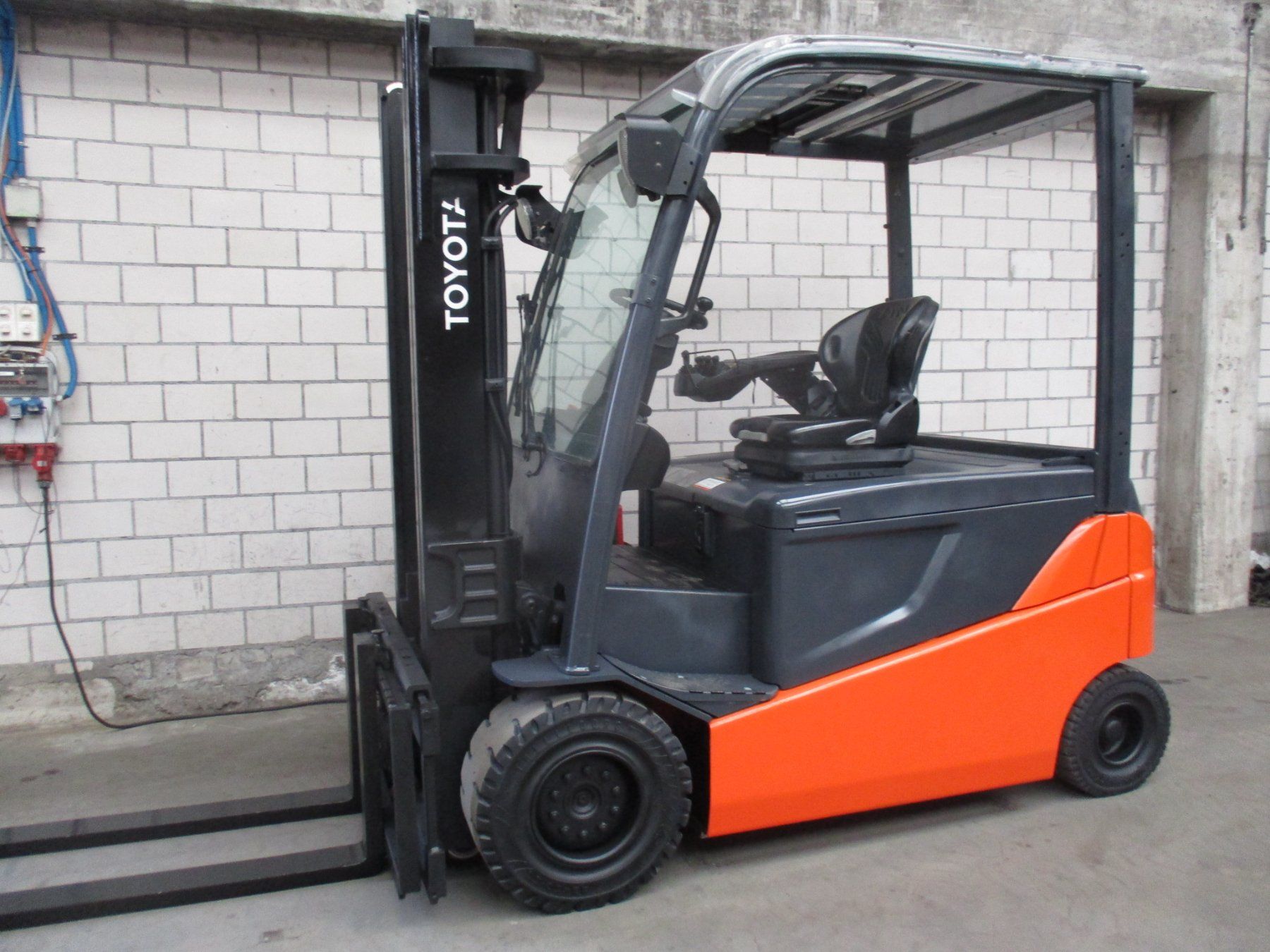 Toyota Carrelli elevatori e a forche: STAPLER  TOYOTA 8FBMT35  ELEKTRO GABELSTAPLER – Usato da Seon venduto da zomahandel
