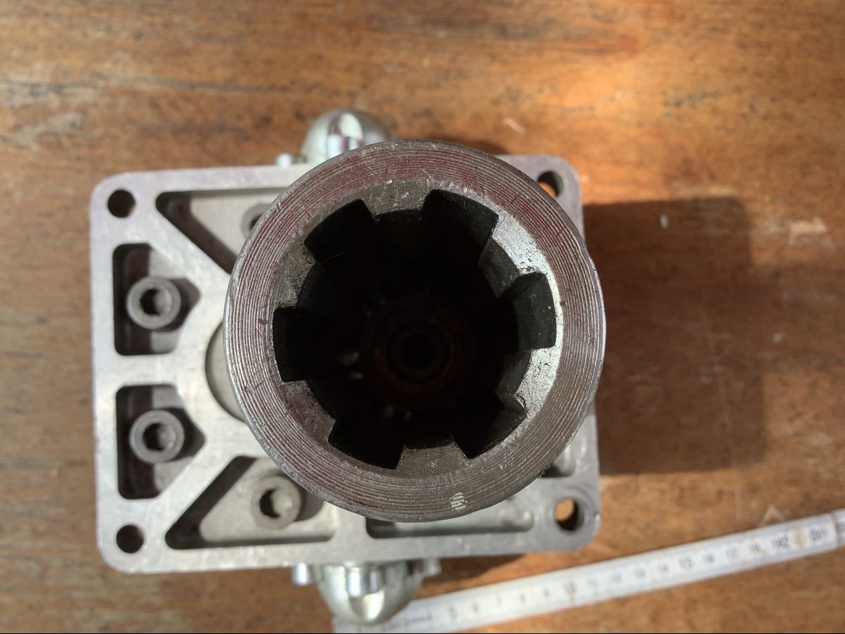 Traktoren: Hydraulikpumpe   pompe hydraulique – Defekt aus charrat von DBblue4 4