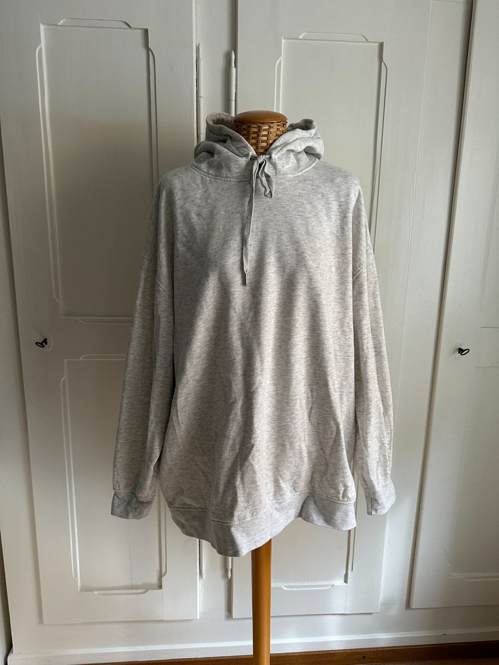 H&M Pullover & Sweatshirts: Hoodie Sweatshirt hellgrau meliert oversized M – Gebraucht aus Zürich von Diazaio