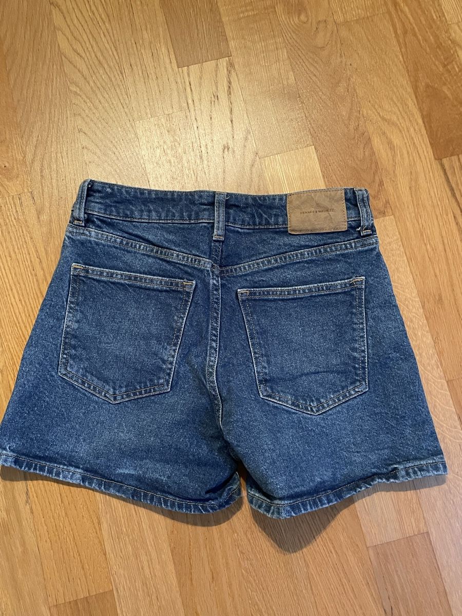 H&M Jeans: Jeans Shorts Damen – Nuovo (secondo la descrizione) da Balgach venduto da sei_s6d7 1