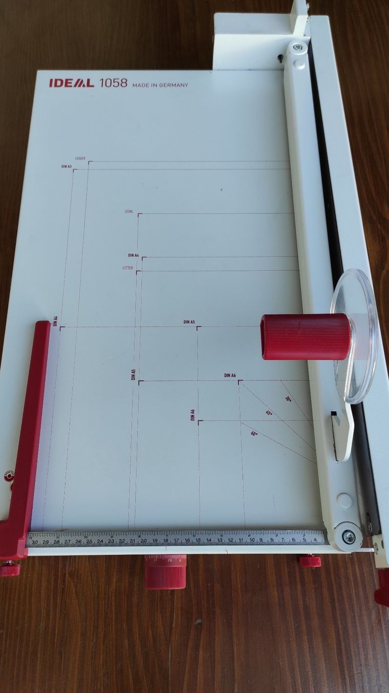 Tutti gli attrezzi: Papierscheidemaschine IDEAL 1058 – Usato da Romanshorn venduto da Mosro 1