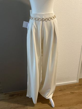 Sommerhosen mit Kette ecru von Stradivarius Gr.36