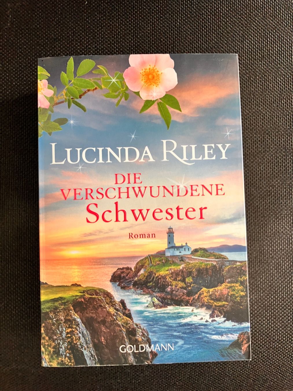 Libri: Lucinda Riley  Die verschwundene Schwester – Nuovo (secondo la descrizione) da Zürich venduto da amarelapreto