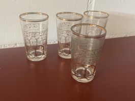 4 Gläser mit Goldrand und Verzierung Domaine Étranger