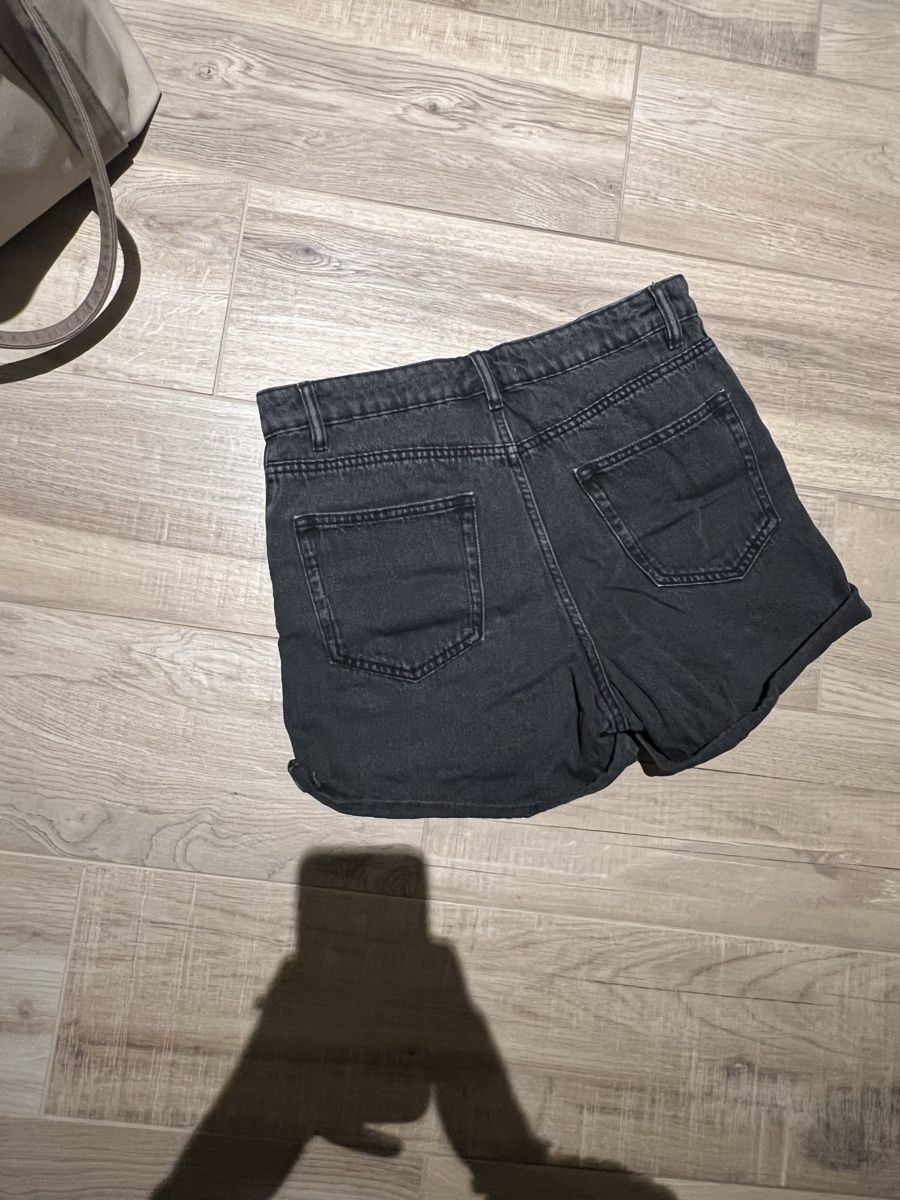 Stradivarius Jeans: Jeans Shorts – Nuovo (secondo la descrizione) da Wallisellen venduto da SKO96 1