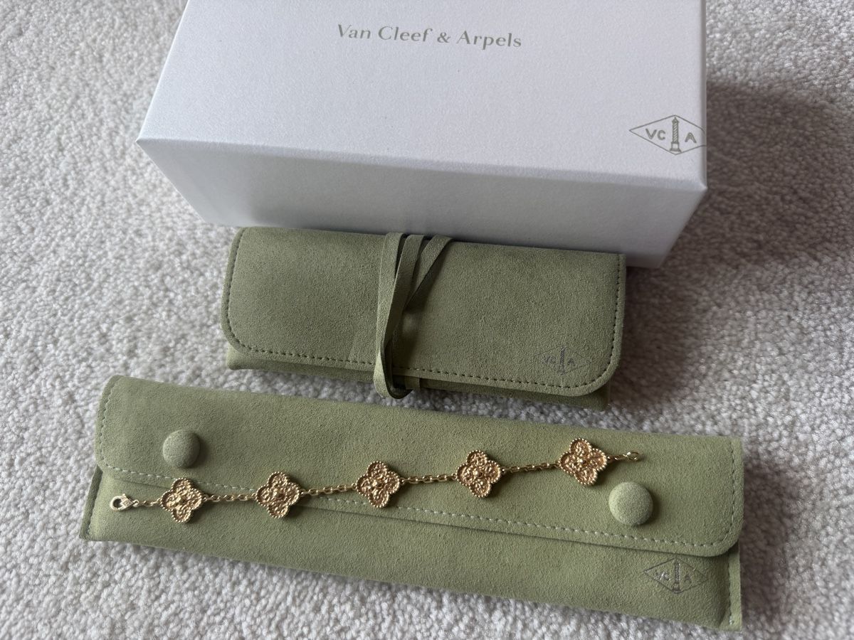 Van Cleef Bracciali & Braccialetti: Bracelet Van Cleef & Arpels, Alhambra, Or Jaune, Comme Neuf – Nuovo (secondo la descrizione) da Lausanne venduto da Stephaniesdressing 1