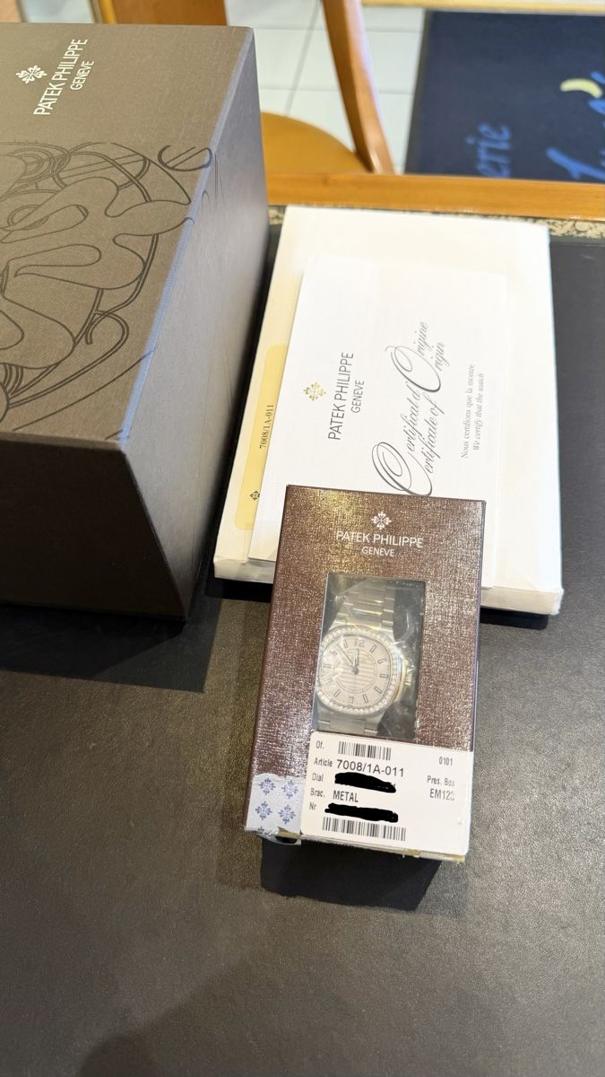 Patek Philippe Orologi: Patek Philippe Nautilus / Scellée / Full set neuve  – Nuovo e nell'imballaggio originale da Nyon venduto da Lunas_Watches 1