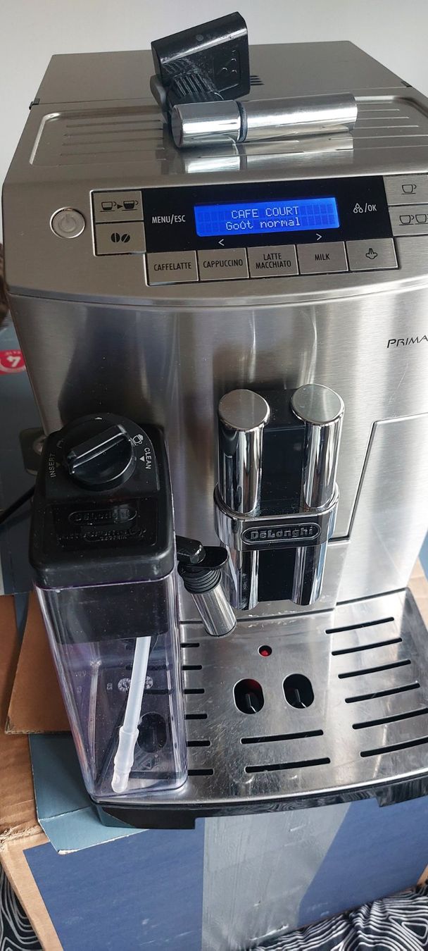 De'Longhi Machines à café & Machines à expresso: Superbe machine á café delonghi PrimaDonna S – D'occasion à Rolle par mro_5nyk 6