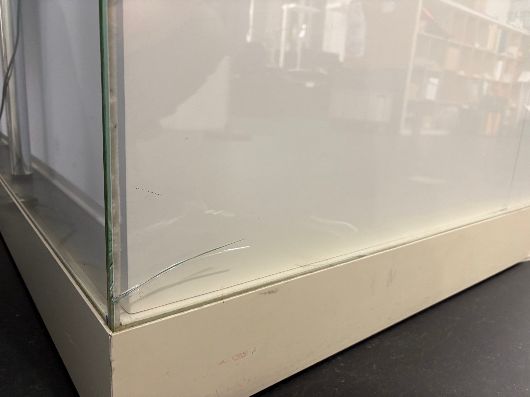 Vetrine: Vitrine mit Glas VSG, abschliessbar – Usato da Aarau venduto da Naturama_Aargau 7