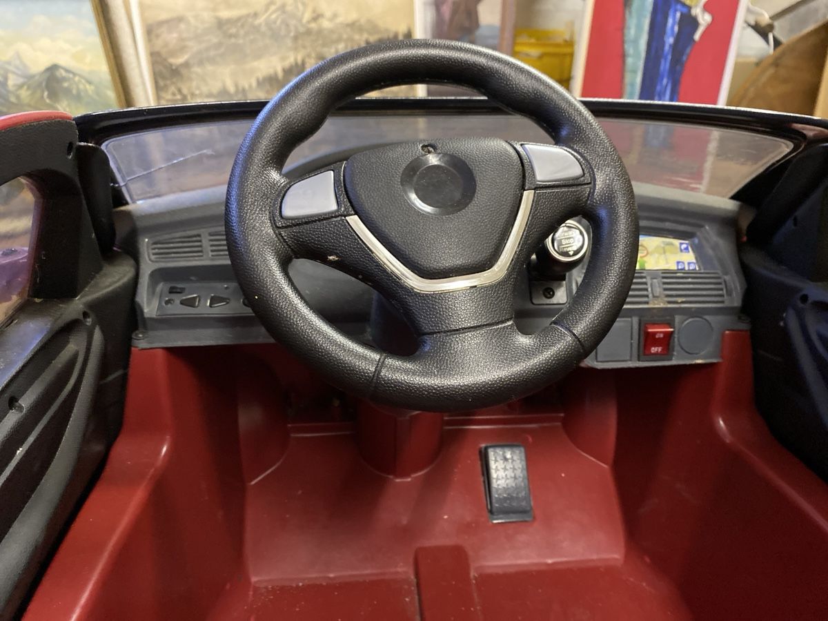 BMW Veicoli per bambini: Kinder Elektroauto BMW X6 Rot – Usato da sursee venduto da trilli-tralli 6
