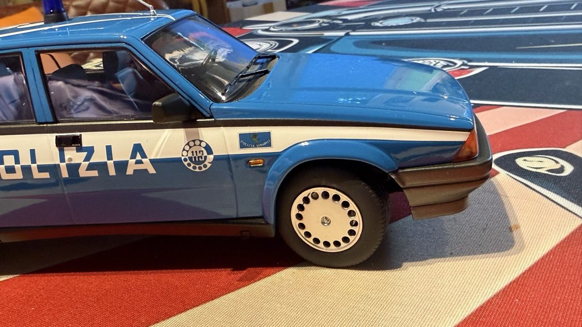 Alfa Romeo Modellini d'auto: Alfa Romeo 75 Polizia, 1:18 – Nuovo (secondo la descrizione) da Basel venduto da Zomeg 5