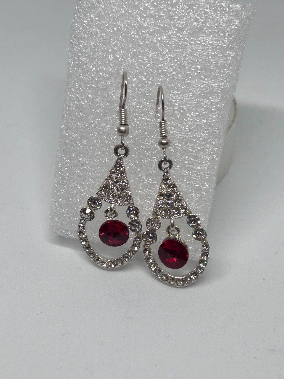 Orecchini pendenti & Orecchini a lobo: Orecchini Pendenti da Sera Stile Vintage con Strass Rossi – Usato da Giubiasco venduto da LorisVale 1