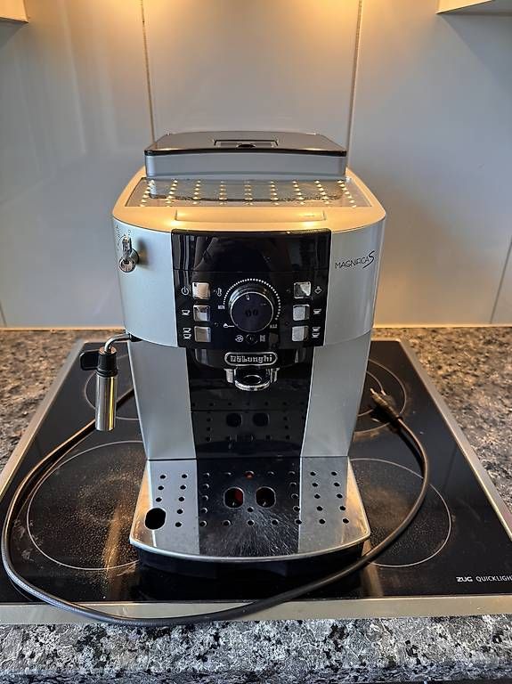 Machines à café & Machines à expresso: De Longhi Magnifica S – D'occasion à Zürich par Groot2000