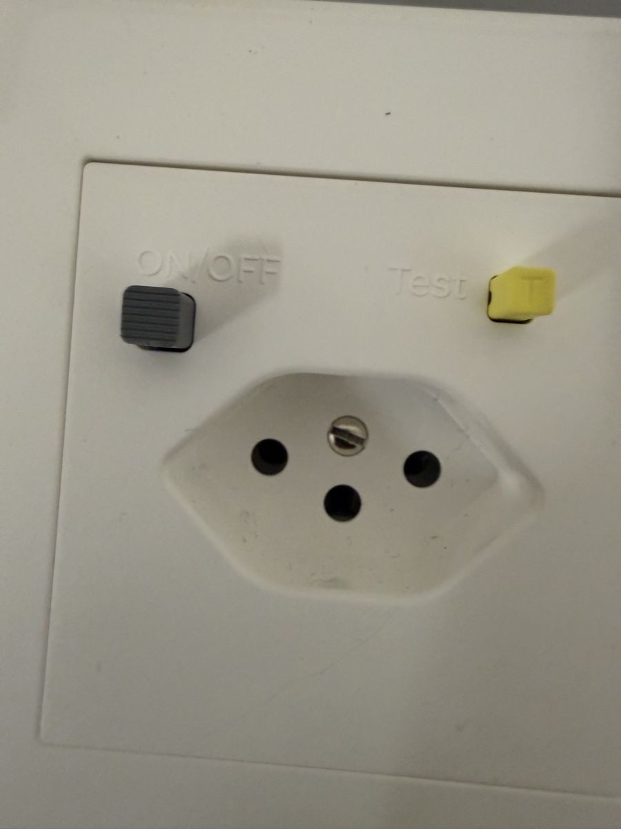 Feller Stecker: Fi steckdose Neu mit 2 abdeckungen  – Neu (gemäss Beschreibung) aus Zürich von papaplatte 2