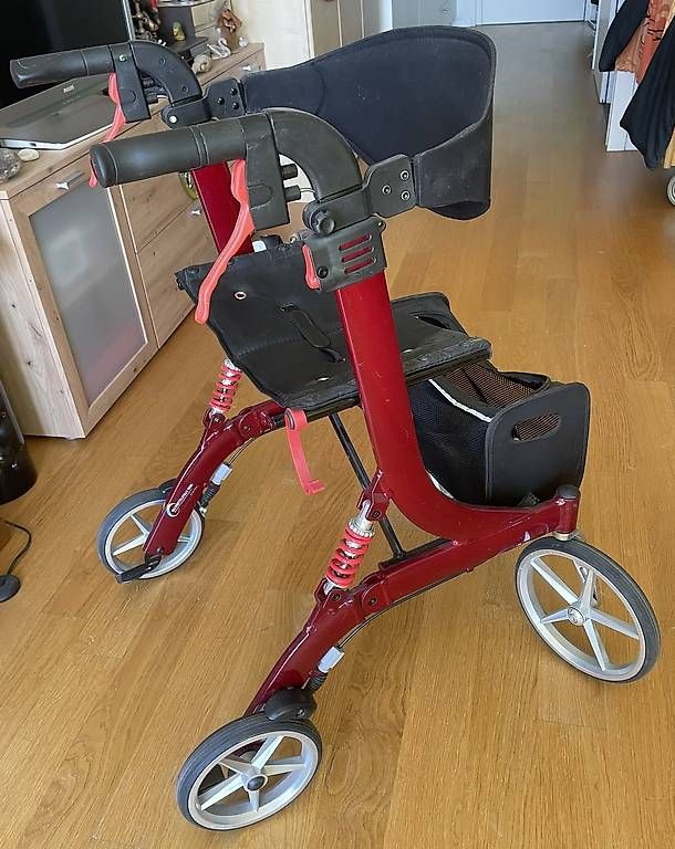 Aides à la marche: Rollator Besco Spring – D'occasion à Bern par jue_l25d 1