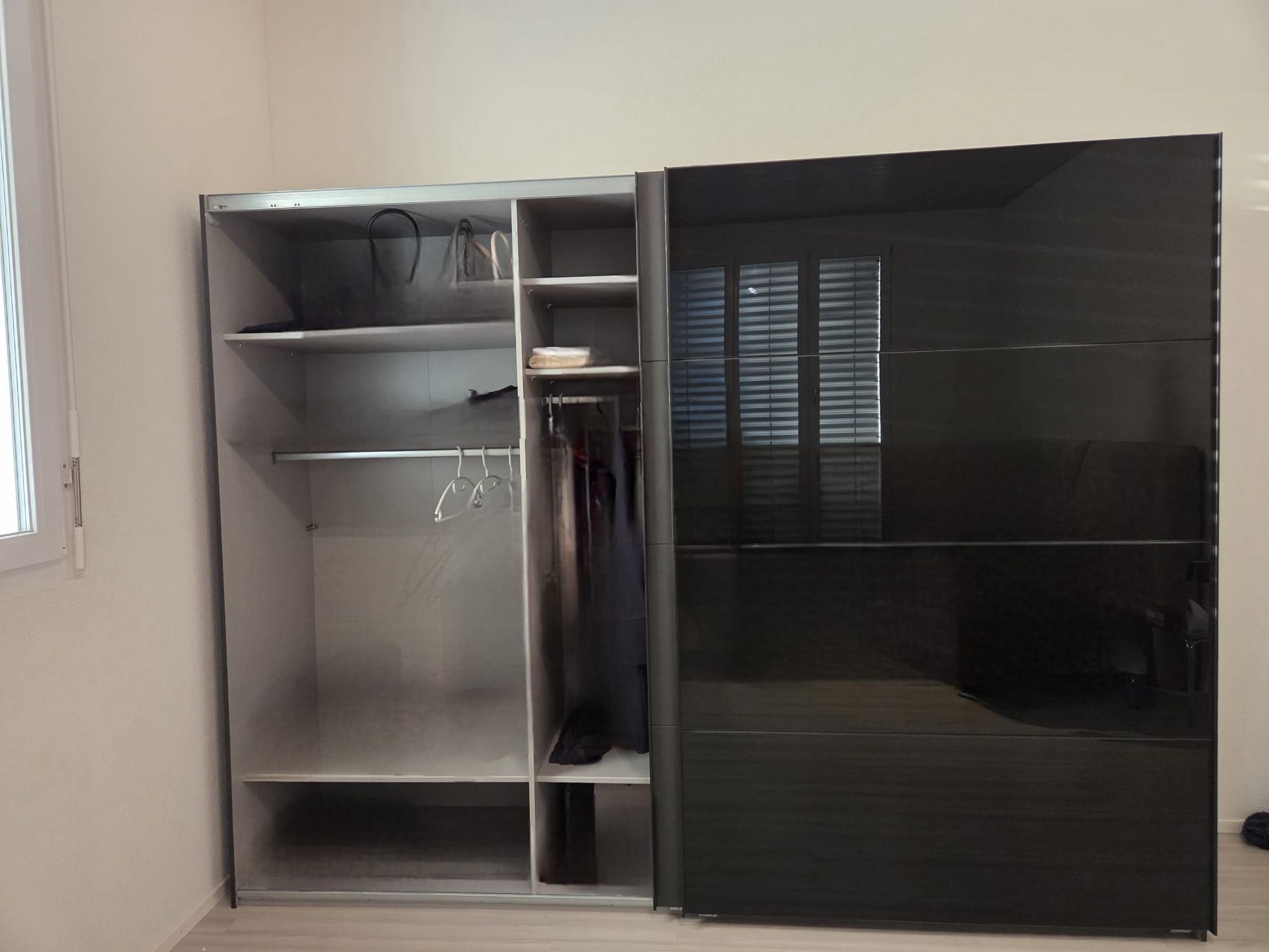 Armadi: Schwebetürenschrank, neu und ungebraucht – Nuovo (secondo la descrizione) da Hirschthal venduto da Protec0 2