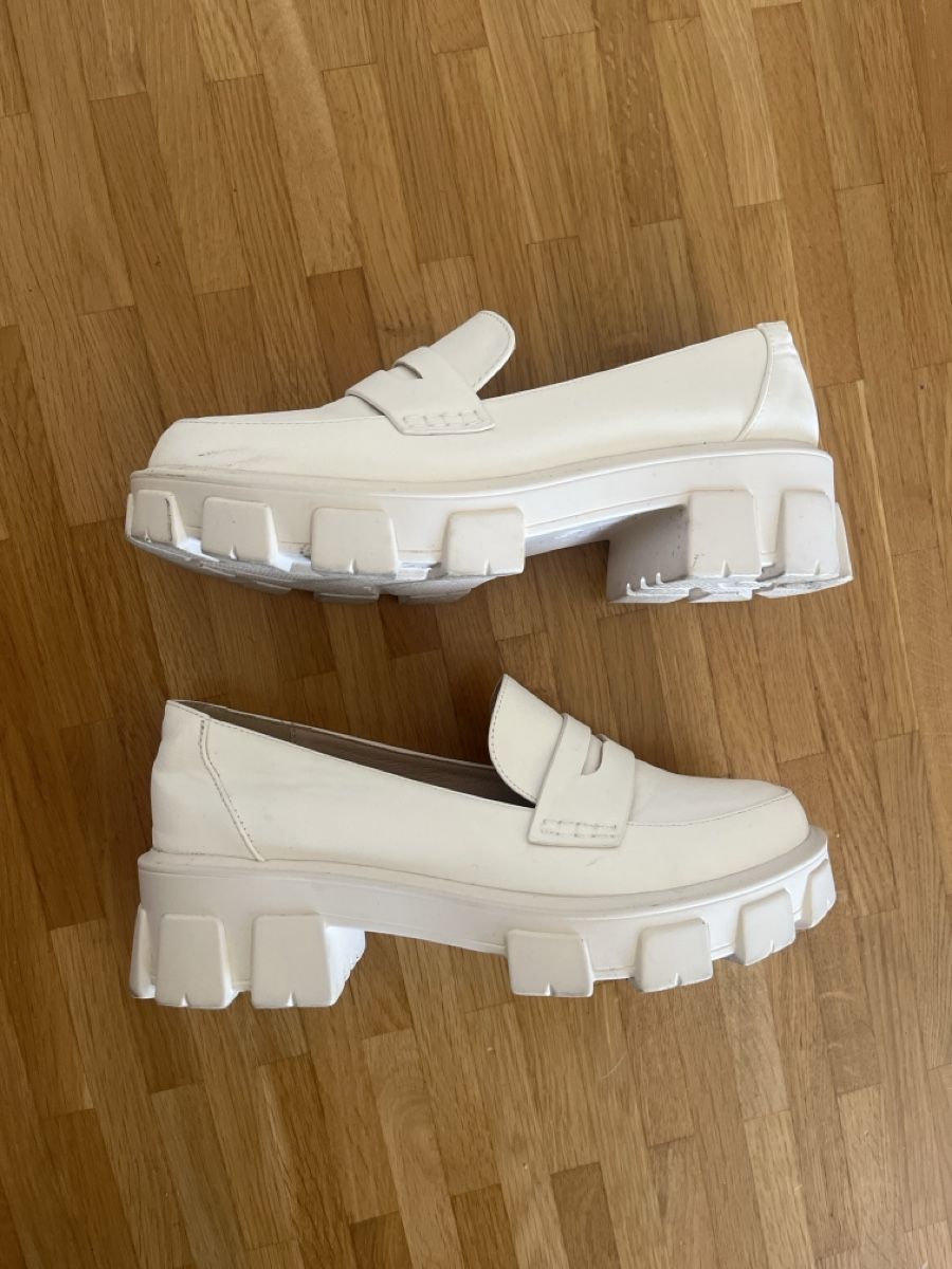 Damenschuhe: Weisse Loafers – Gebraucht aus Aarau Rohr von peg_yld8 2