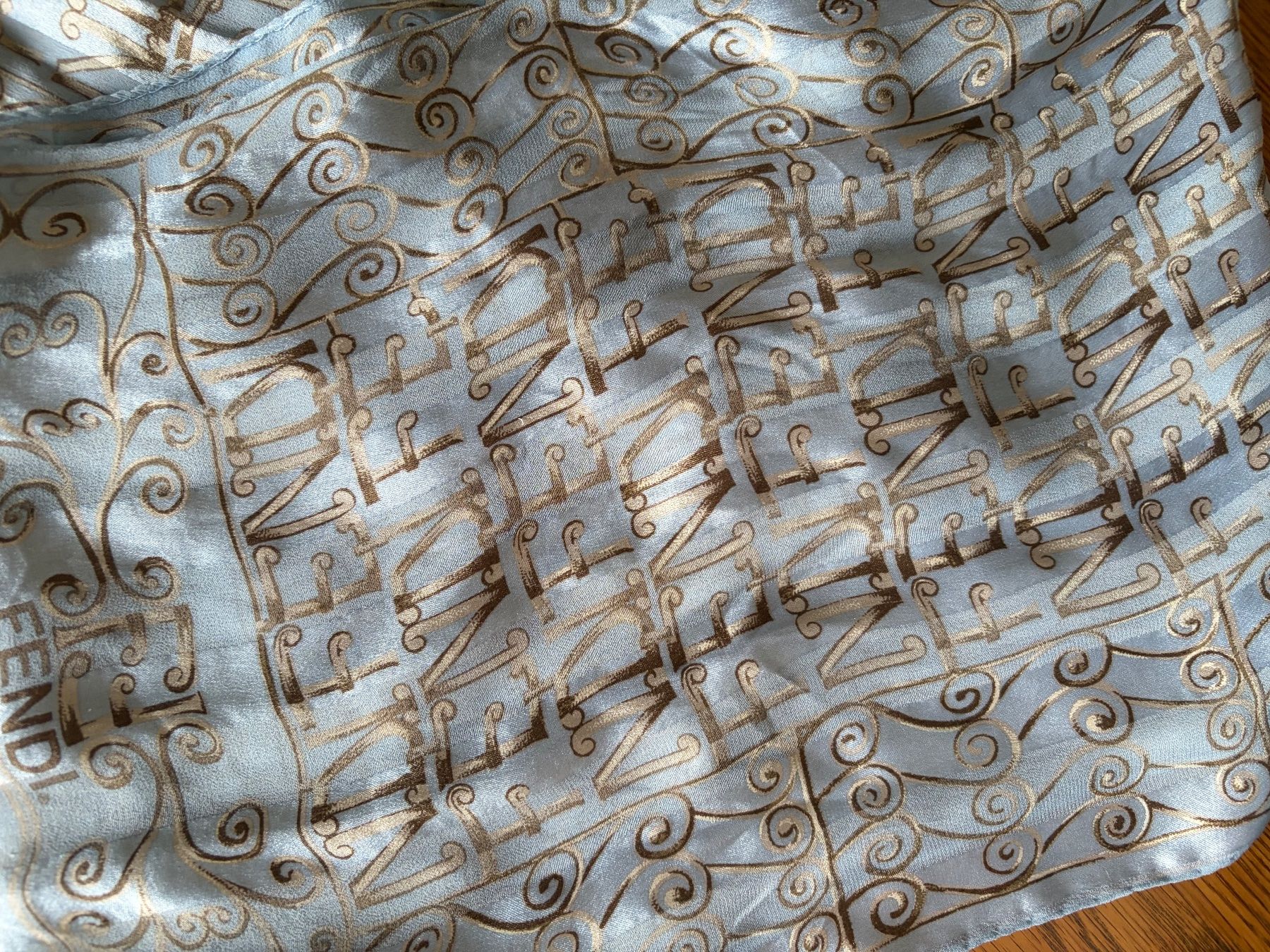 Fendi Foulard & Sciarpe: Fendi Silk Scarf - Vintage – Usato da Luzern venduto da AM2nd 1